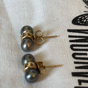 Mercury Pearls 1950s Cluster stud Earrings gold